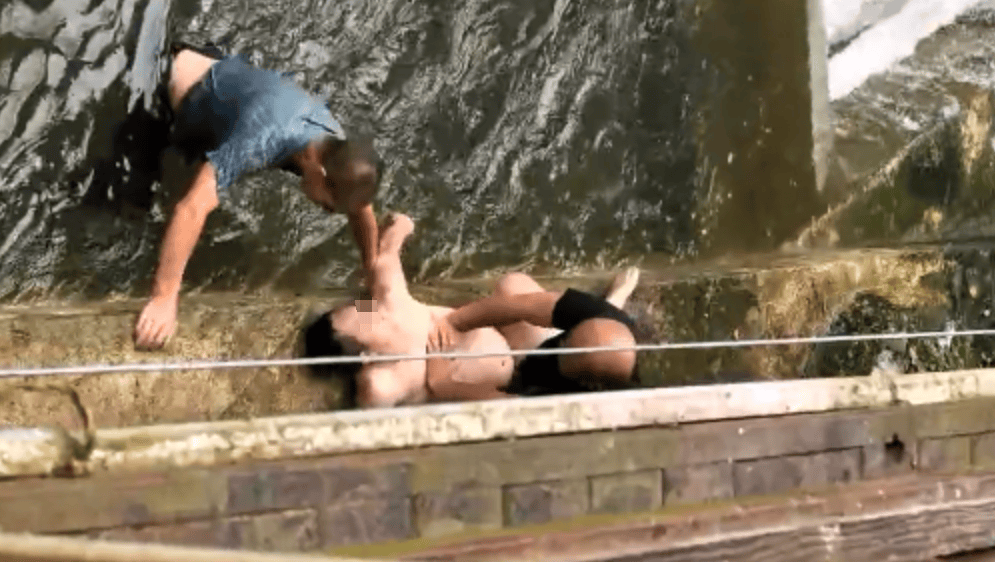 皇冠信用網最高占成_孩子被卷漩涡皇冠信用網最高占成,男游客施救托举时溺水 对话本人:已无碍,听到“叔叔救我”啥也没想就去了