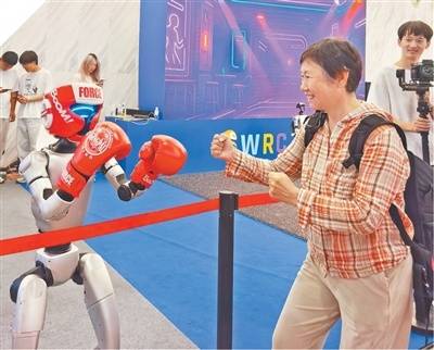 皇冠信用平台出租出售_在世界机器人大会上感受“未来已来”(新时代画卷)