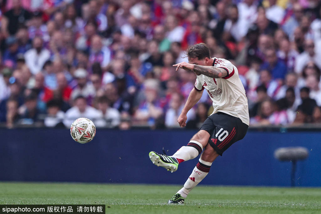 哈韦尔斯vs奥斯纳布鲁克_转会费1.5亿欧+签约6年！顶级中锋终于下树了哈韦尔斯vs奥斯纳布鲁克，利物浦喜迎新星伊萨克！