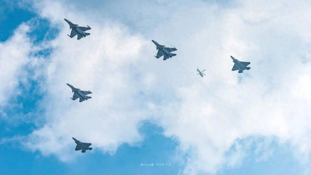 国际友谊赛U19_中国歼-35最新画面国际友谊赛U19!6枚中距弹、隐藏登机梯首次曝光!