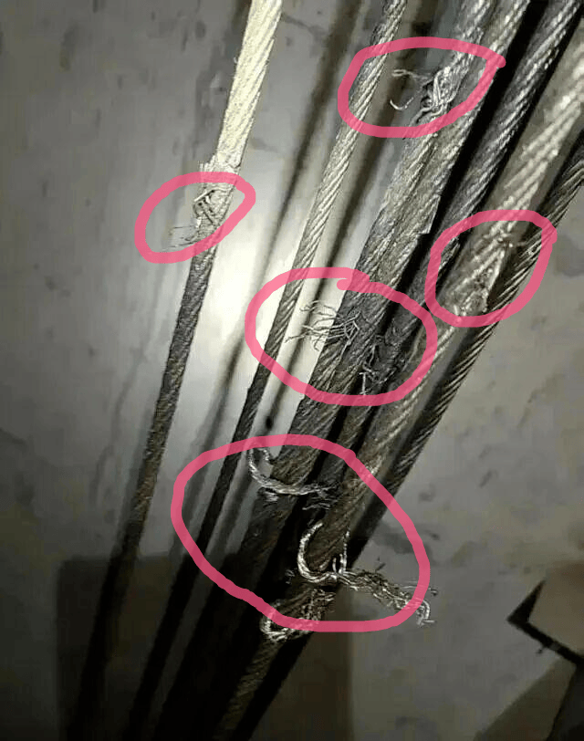 皇冠足球管理平台出租_两人涉嫌切割小区23部电梯钢绳被刑拘：业主称事发时刚换物管皇冠足球管理平台出租，原物管公开信称“被迫退场”