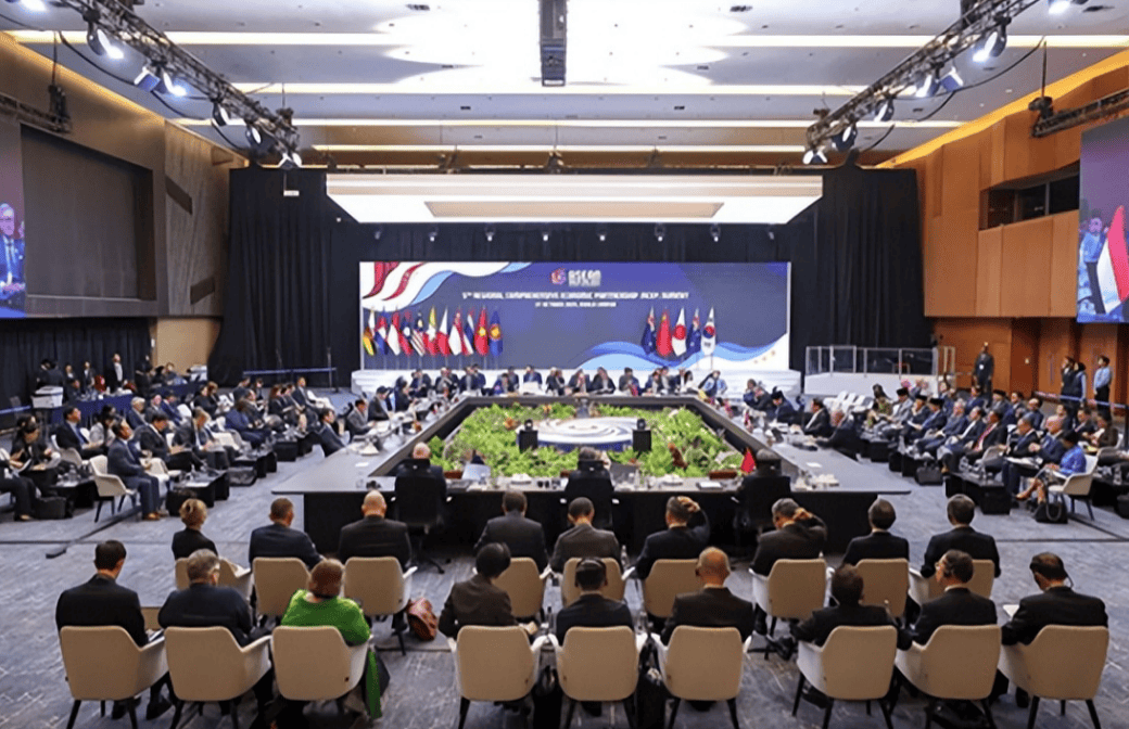 皇冠信用网怎么申请_特朗普刚走皇冠信用网怎么申请，中国和东盟的节奏就变了，连续开了两场没有美国的会