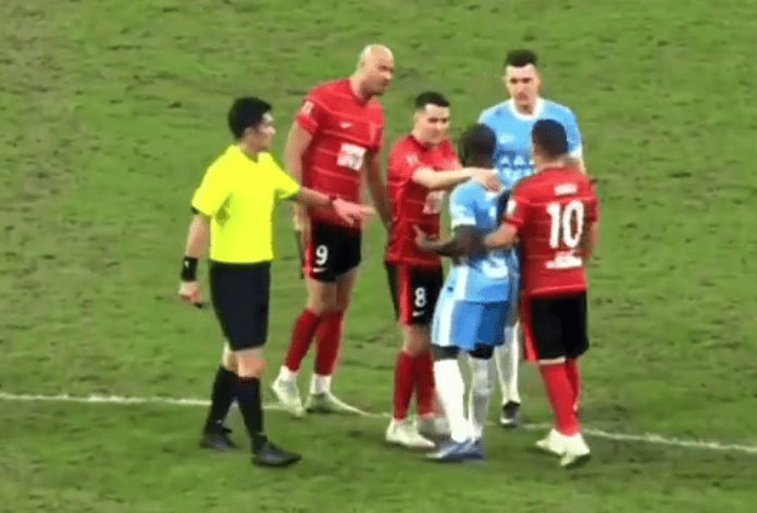 皇冠信用网怎么租_重罚皇冠信用网怎么租？曝河南队外援阿奇姆彭遭球迷种族歧视 辱骂+竖中指