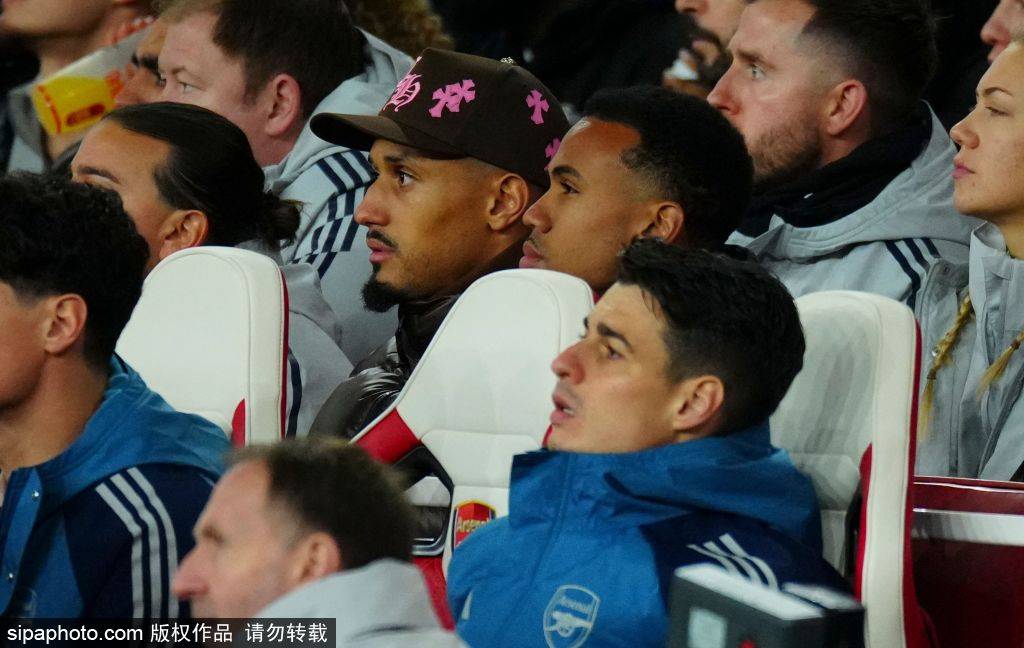 澳大利亚足球
_有情有义澳大利亚足球
!王刚赛后身披T恤致谢前任主帅塞蒂恩