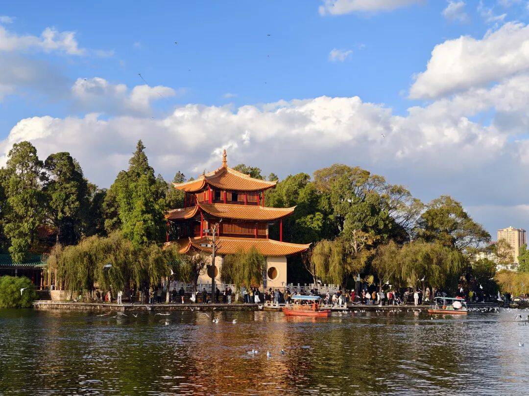 皇冠信用网代理注册 _著名演员于荣光皇冠信用网代理注册 ，在昆明滇池边发起挑战！评论区爆了