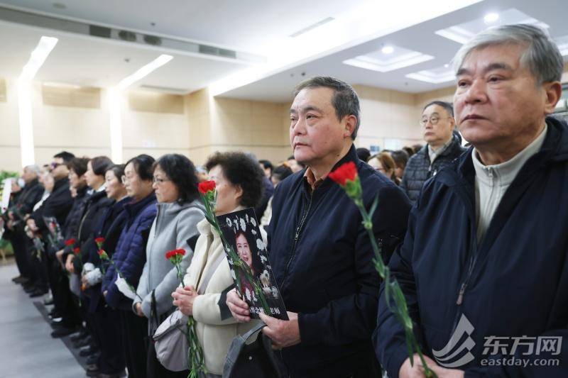 皇冠代理联系方式
_上海市民送别百岁嫩娘:从艺八十载皇冠代理联系方式
,最后一次红装谢幕 | 组图