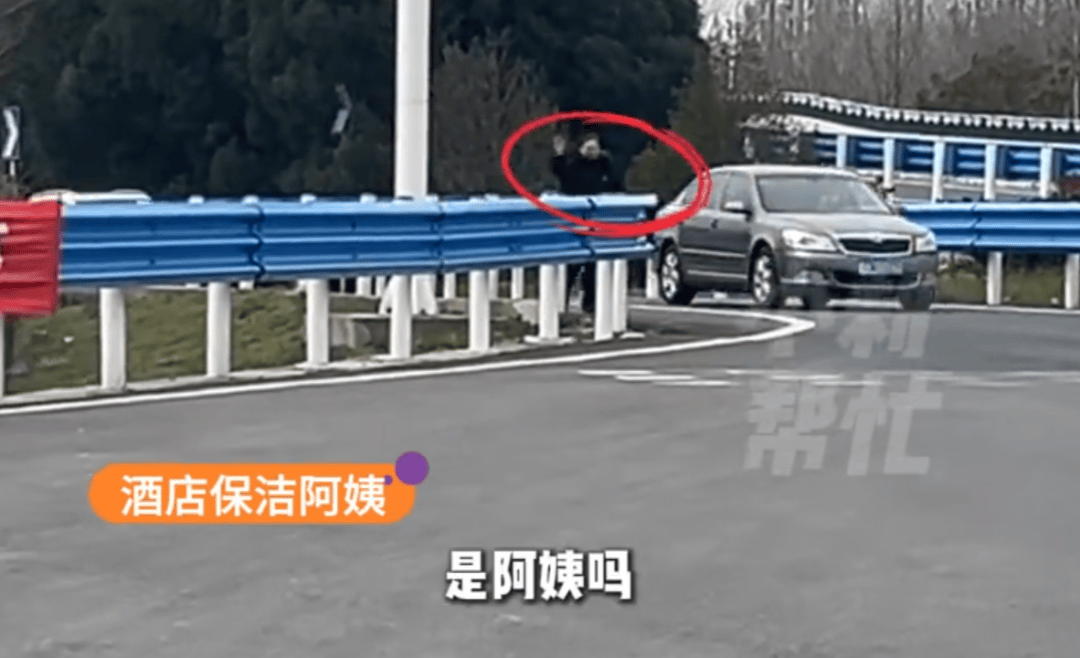 怎么申请皇冠信用网_河南6岁男童被25岁妈妈“遗忘”酒店半月!酒店工作人员自发当起“临时妈妈”怎么申请皇冠信用网,妈妈终于现身,孩子紧抱不愿松手!网友:希望以后被善待